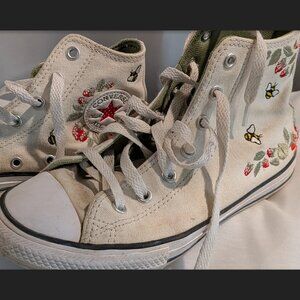 Chuck Taylor All Star "Berries and Bees" High Top Converse Size 3 Girls